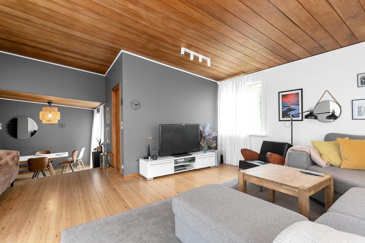 House - Villa With Garden And Hot Tub, 2 Min From Reykjavik Garthabaer Esterno foto