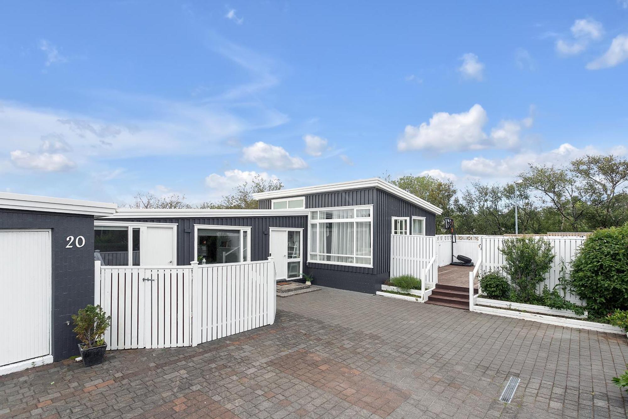 House - Villa With Garden And Hot Tub, 2 Min From Reykjavik Garthabaer Esterno foto