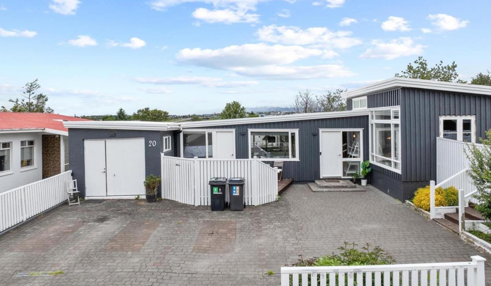 House - Villa With Garden And Hot Tub, 2 Min From Reykjavik Garthabaer Esterno foto